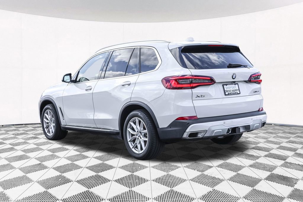 Used 2022 BMW X5 xDrive40i w/ Parking Assistance Package AWD/4WD image 16