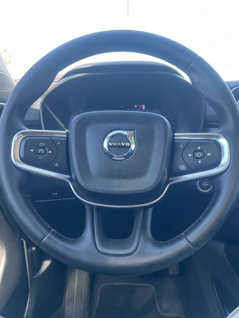 Used 2025 Volvo XC40 B5 Core w/ Climate Package image 10