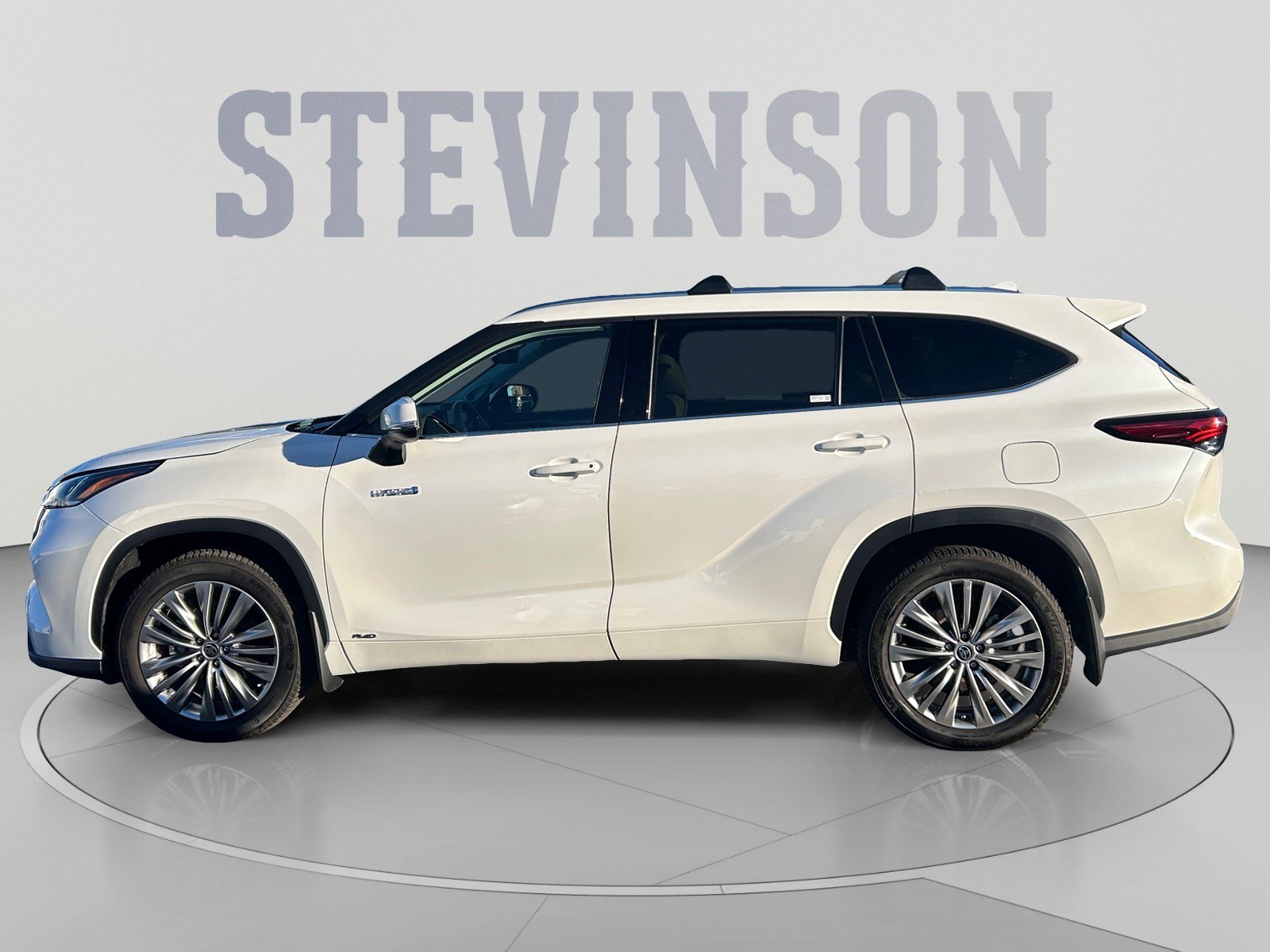 Used 2021 Toyota Highlander Platinum AWD/4WD image 2
