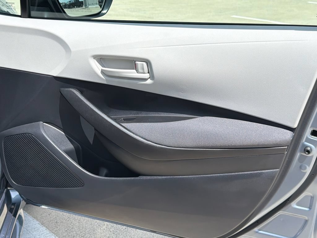 Used 2025 Toyota Corolla LE FWD image 14