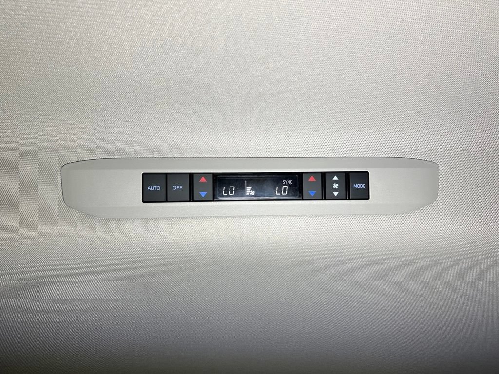 Used 2023 Toyota Sienna Limited AWD/4WD image 25