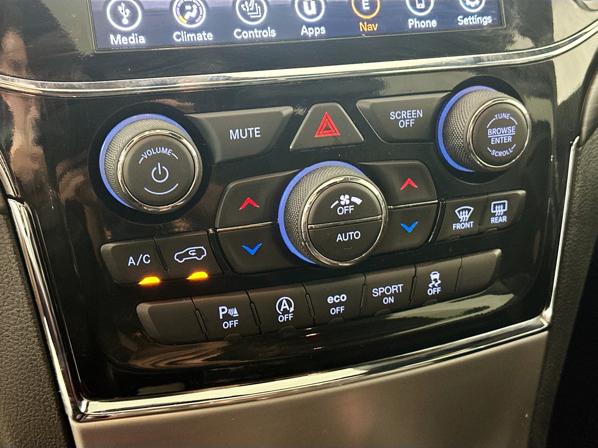 Used 2022 Jeep Grand Cherokee Laredo X AWD/4WD image 20