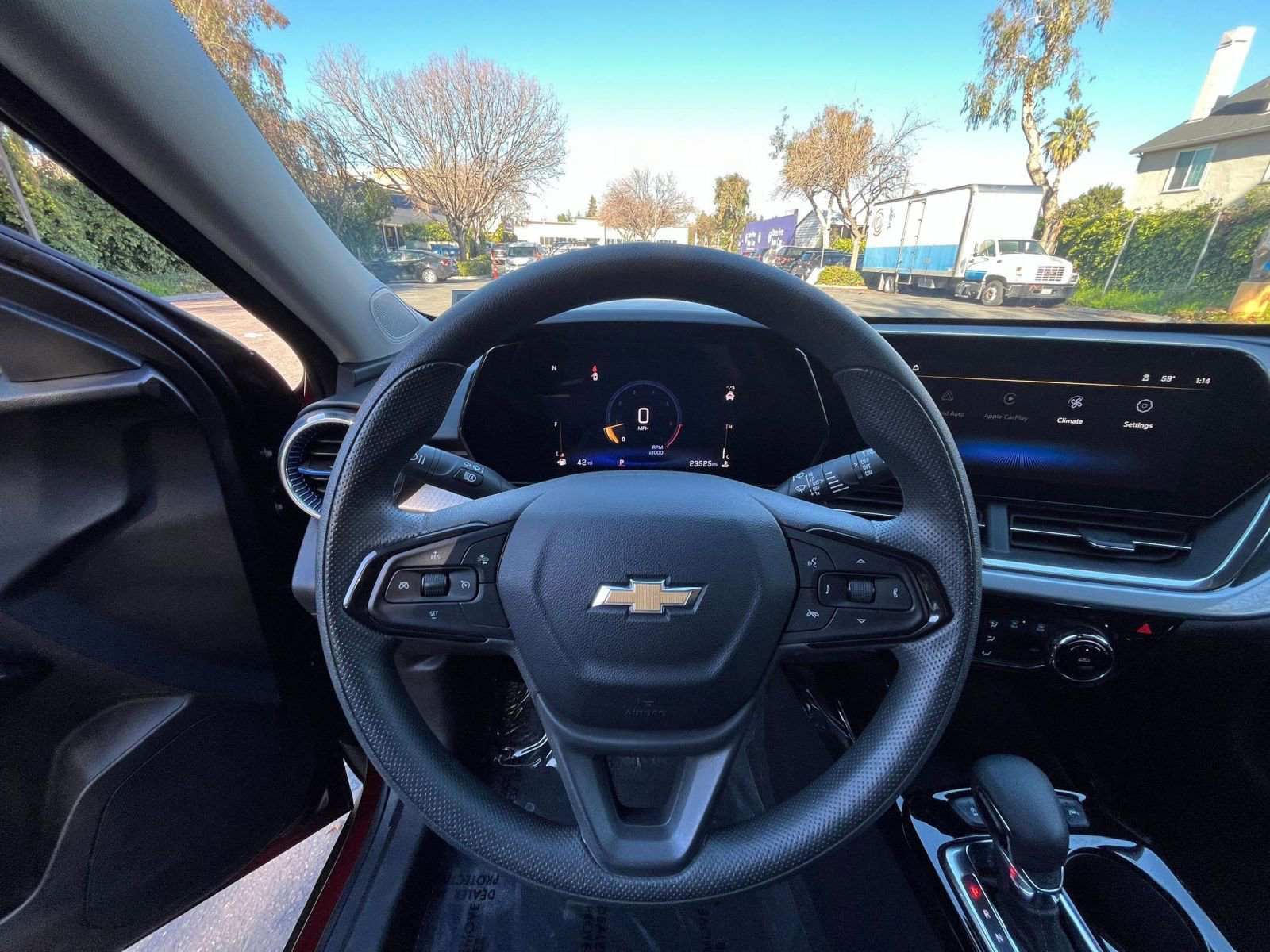 Used 2025 Chevrolet Trax LT image 32