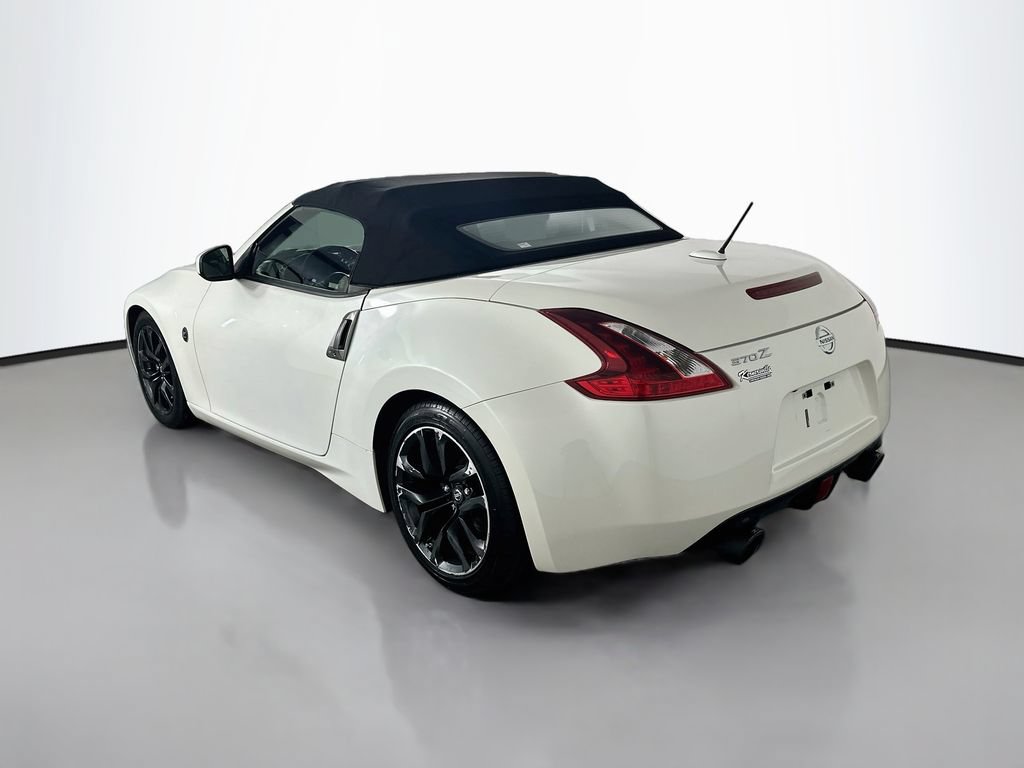 Used 2019 Nissan 370Z Touring RWD image 5