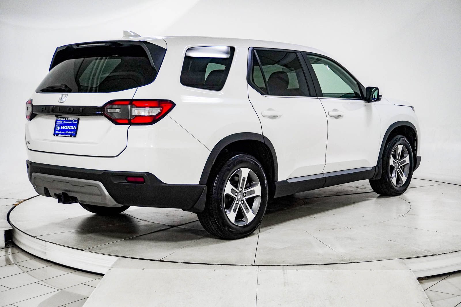 Used 2023 Honda Pilot EX-L image 7