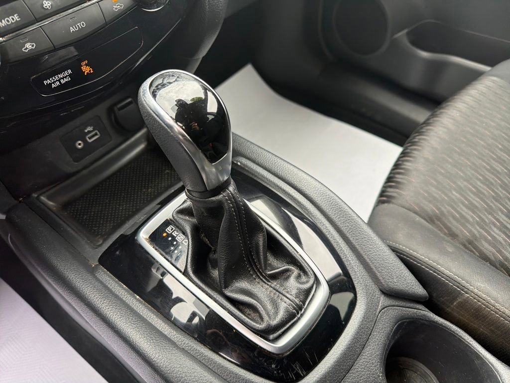 Used 2019 Nissan Rogue SV image 22