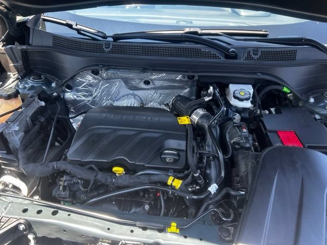 Used 2025 Chevrolet Trax LT FWD image 12