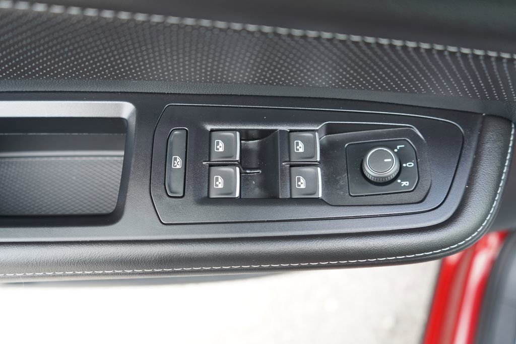 Used 2025 Volkswagen Atlas Cross Sport SEL R-Line image 30