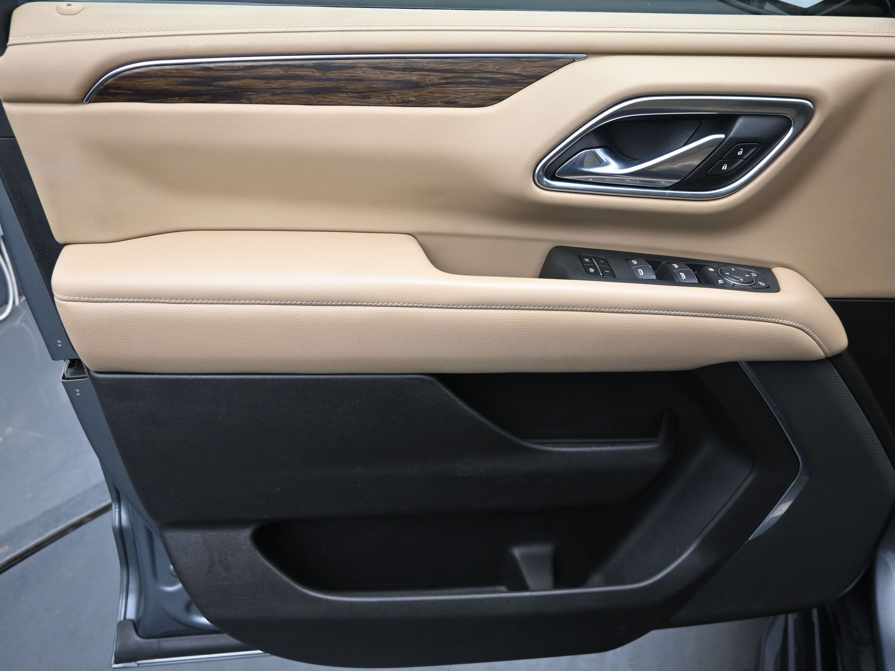 Used 2021 Chevrolet Suburban Premier image 13