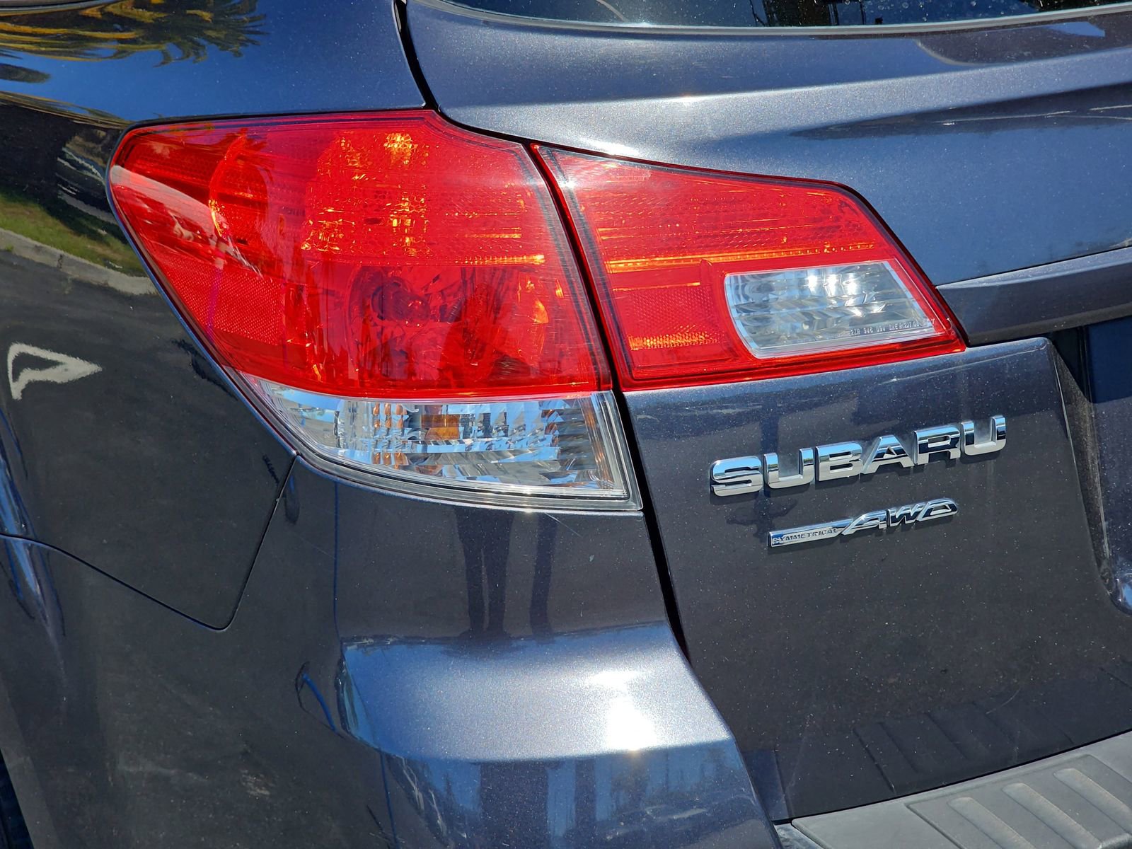 Used 2011 Subaru Outback 2.5i Premium image 11