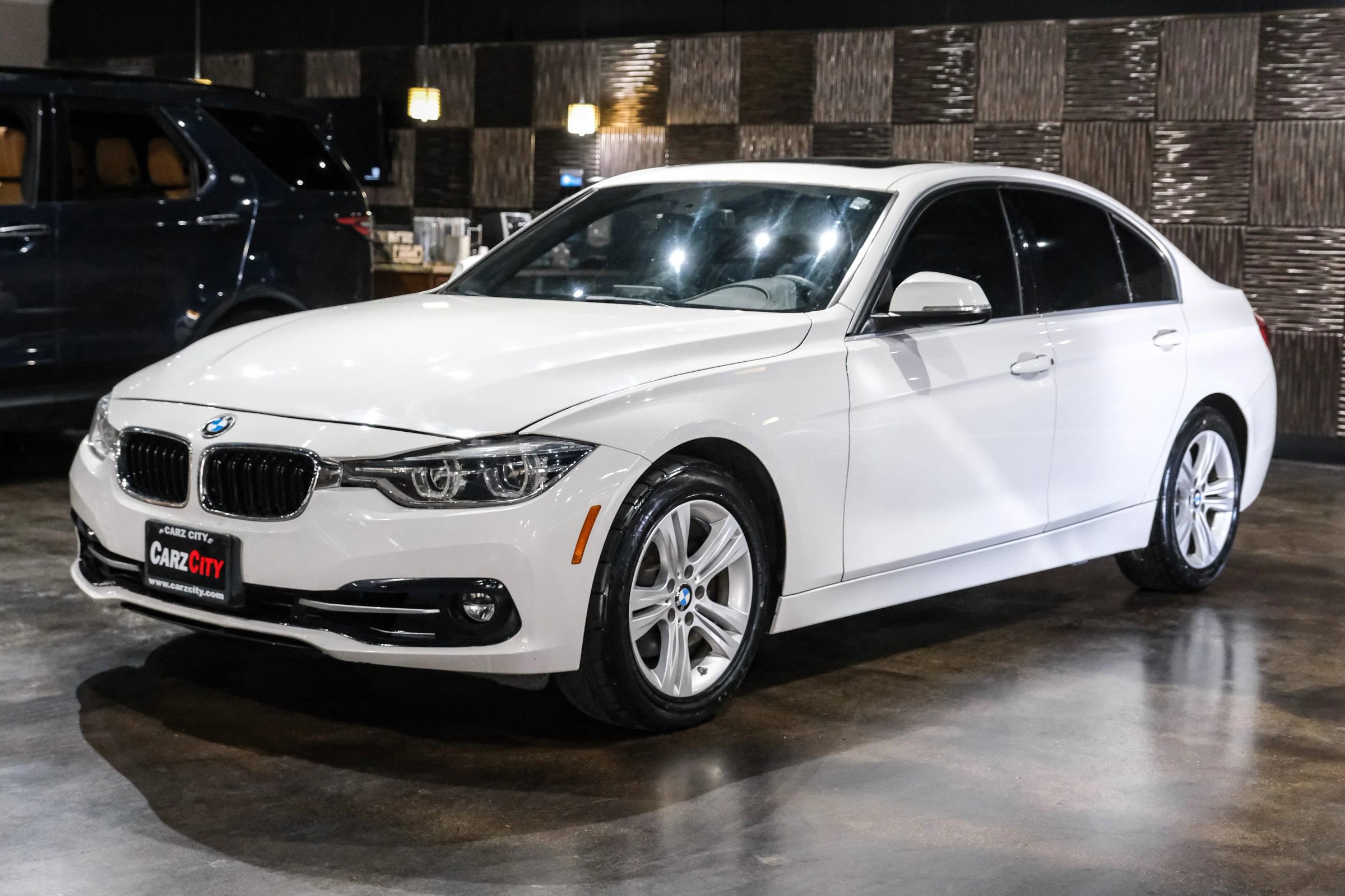 Used 2018 BMW 330i Sedan RWD image 8