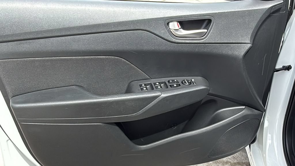 Used 2021 Hyundai Accent SE FWD image 19