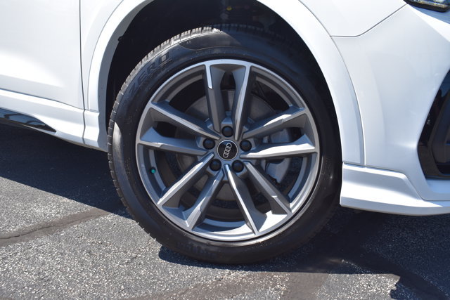 Used 2025 Audi Q3 2.0T Premium w/ Convenience Package AWD/4WD image 2