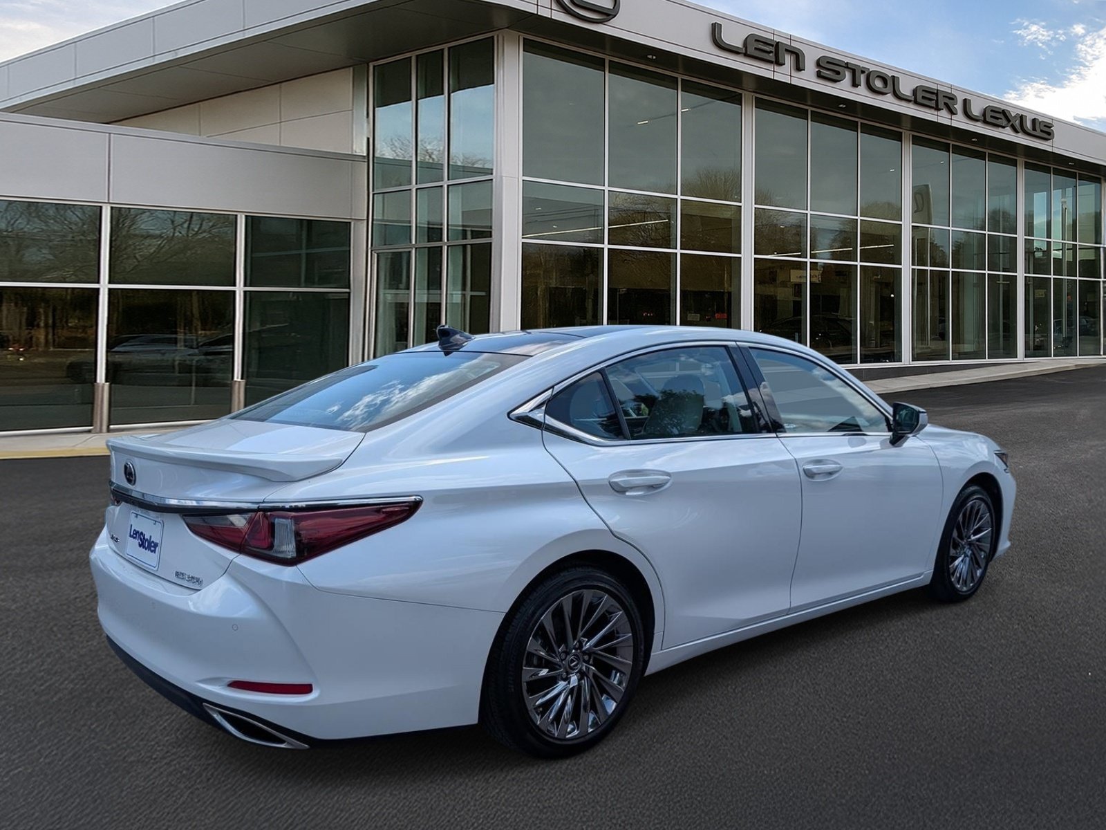 Certified 2025 Lexus ES 350 Ultra Luxury w/ Accessory Package (Z1) FWD image 3