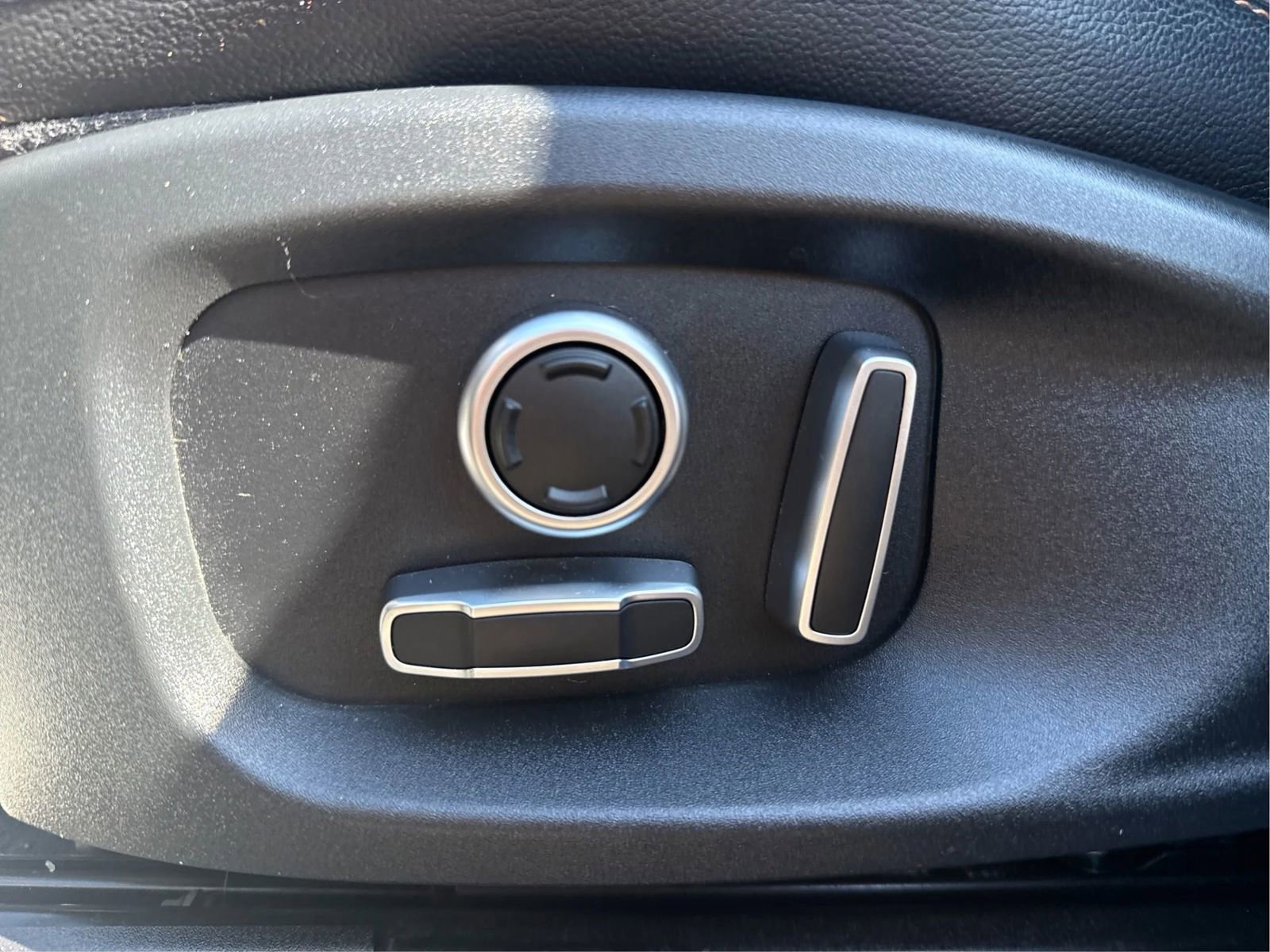 Used 2019 Jaguar F-PACE Prestige image 18