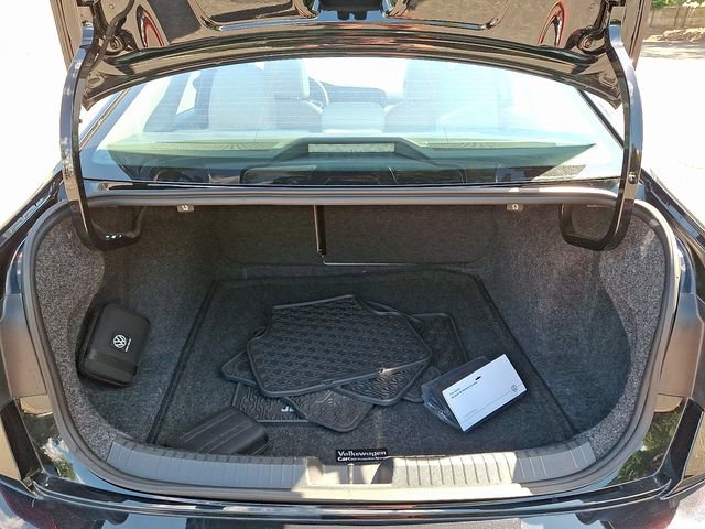 Certified 2023 Volkswagen Jetta SE image 30