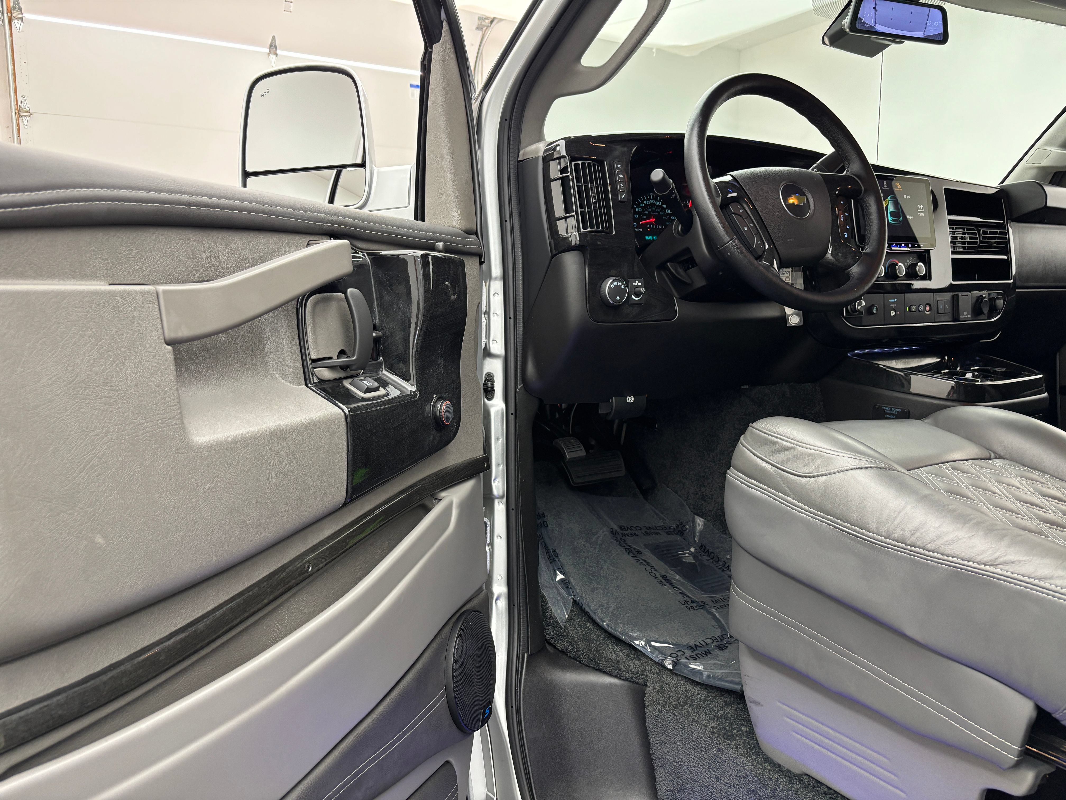 Used 2025 Chevrolet Express 2500 w/ Driver Convenience Package RWD image 17