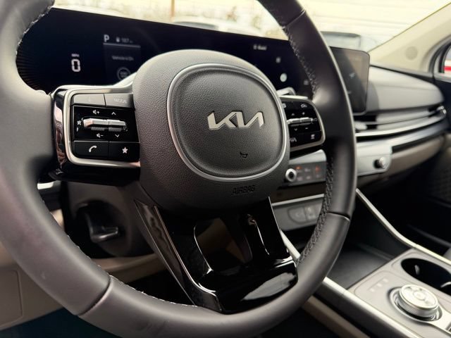 Used 2026 Kia Carnival LXS FWD image 12