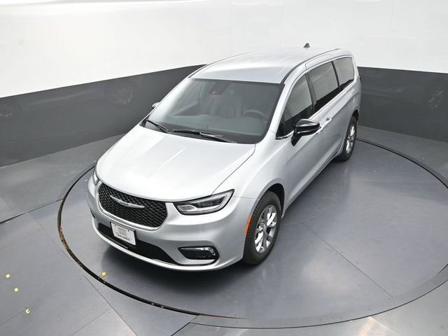 New 2026 Chrysler Pacifica Select image 13