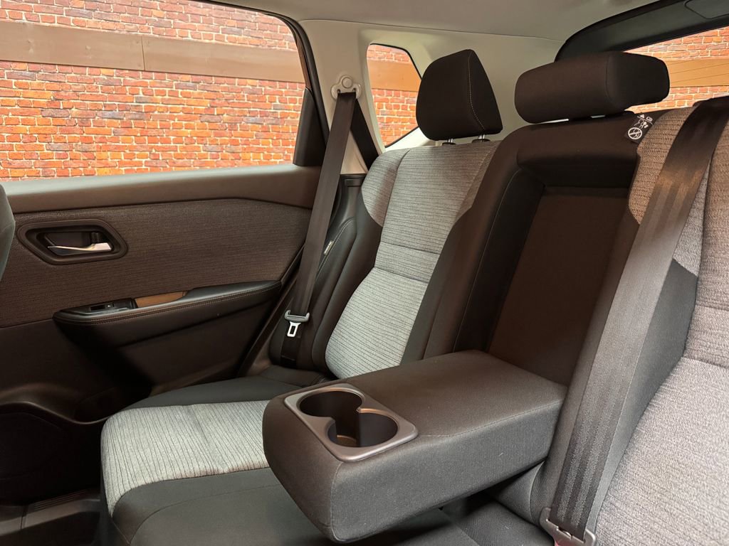 Used 2023 Nissan Rogue SV AWD/4WD image 13