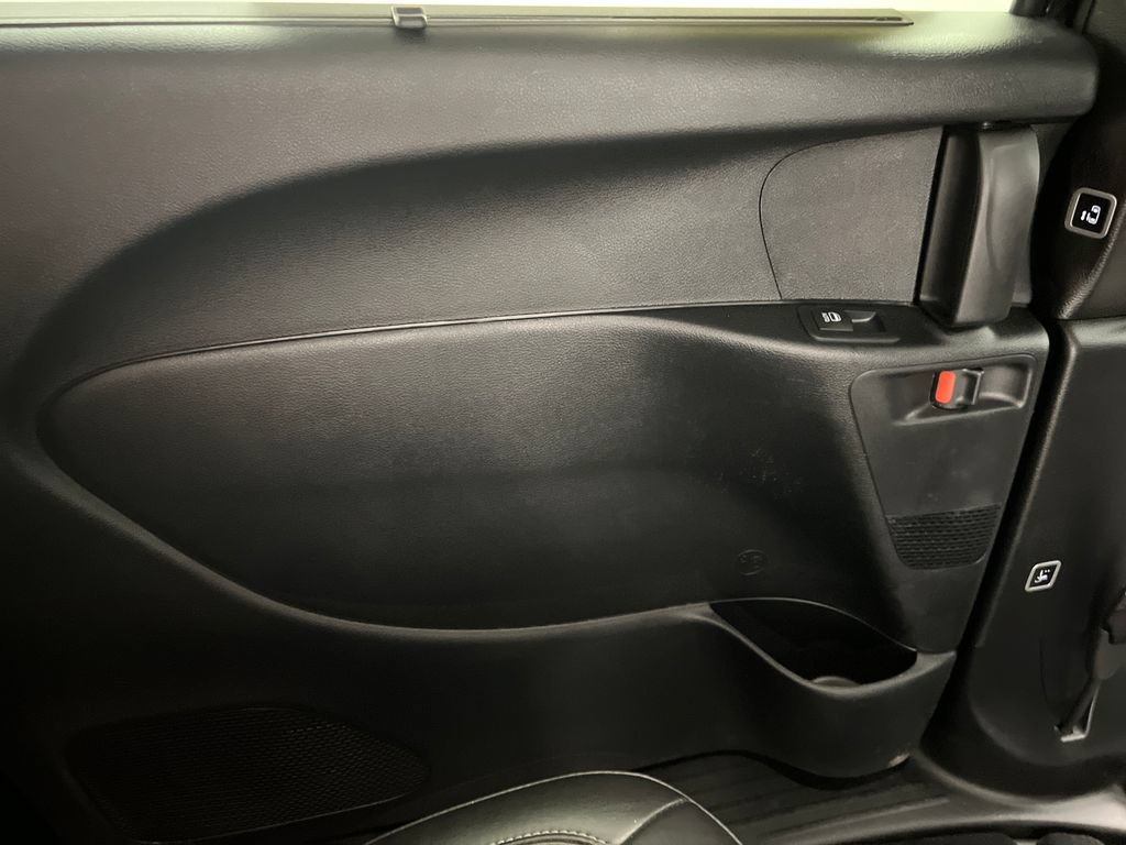 Used 2025 Chrysler Pacifica Select FWD image 24