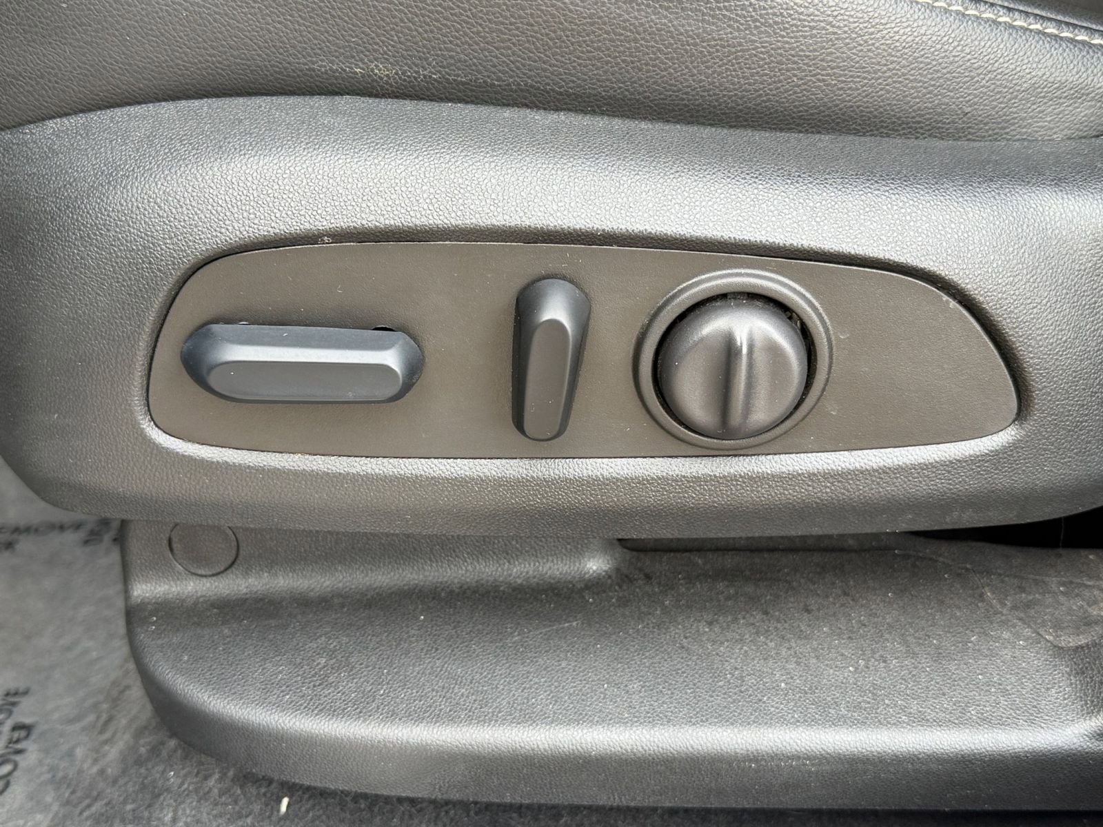 Used 2023 GMC Acadia SLT FWD image 22