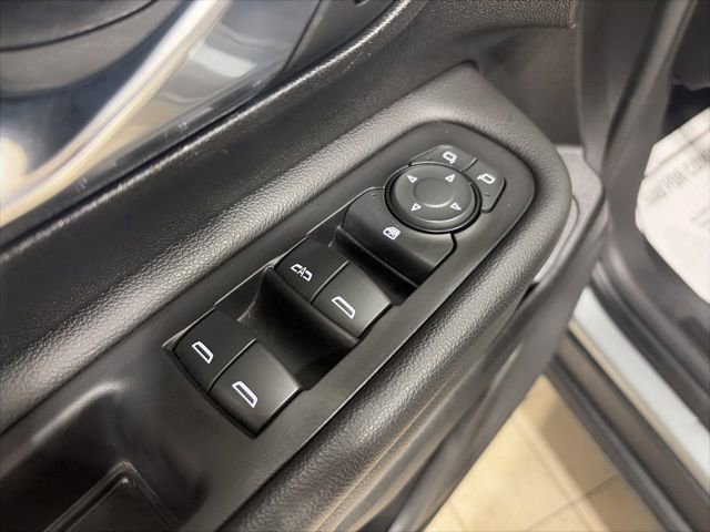 Used 2023 GMC Terrain SLT image 17