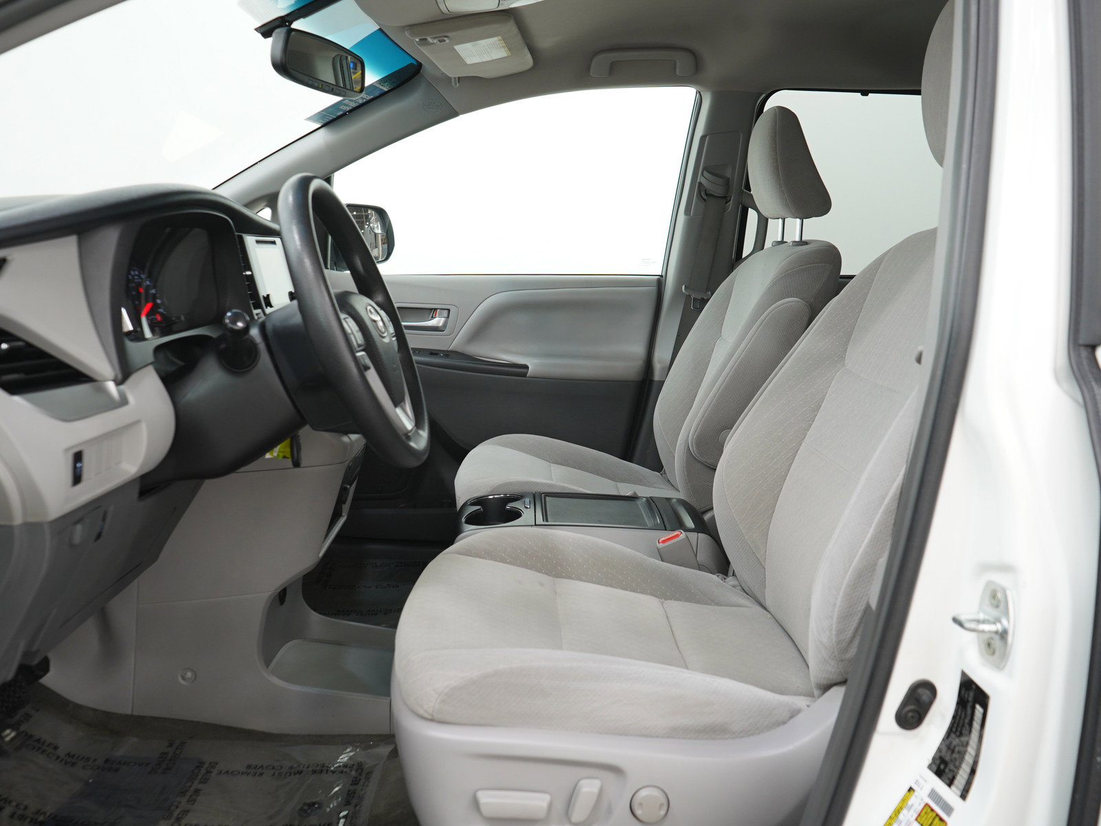 Used 2017 Toyota Sienna LE image 25