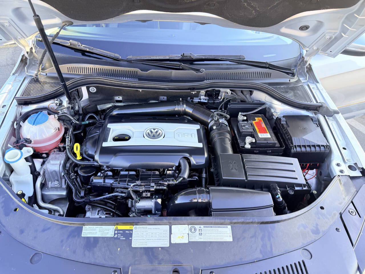Used 2014 Volkswagen CC R-Line image 23
