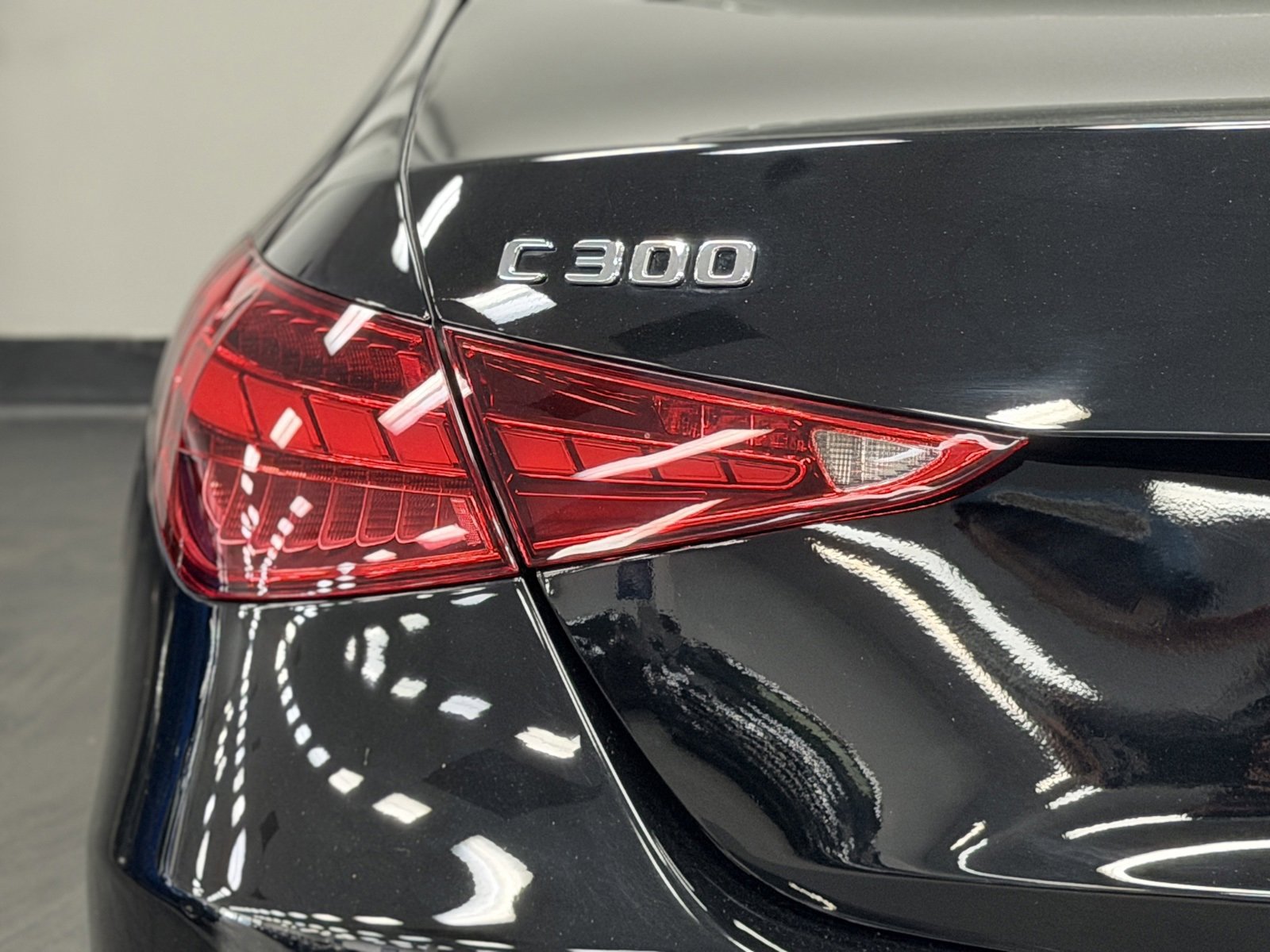 Used 2025 Mercedes-Benz C 300 4MATIC Sedan image 13