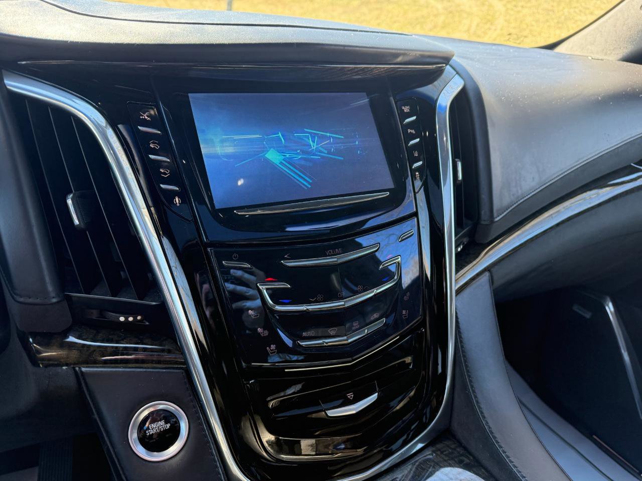 Used 2015 Cadillac Escalade Platinum AWD/4WD image 7