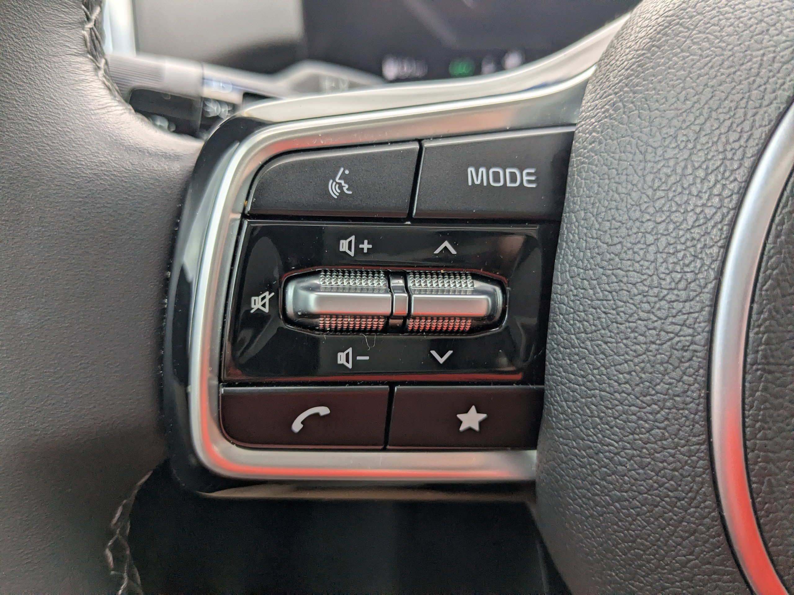 Certified 2025 Kia Sorento SX image 30