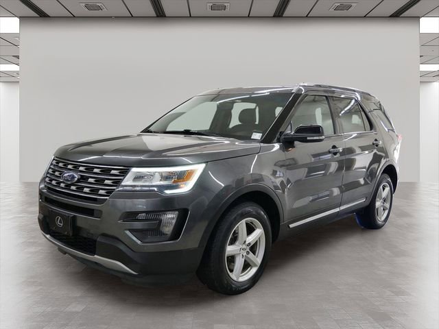 Used 2016 Ford Explorer XLT w/ Equipment Group 202A image 2
