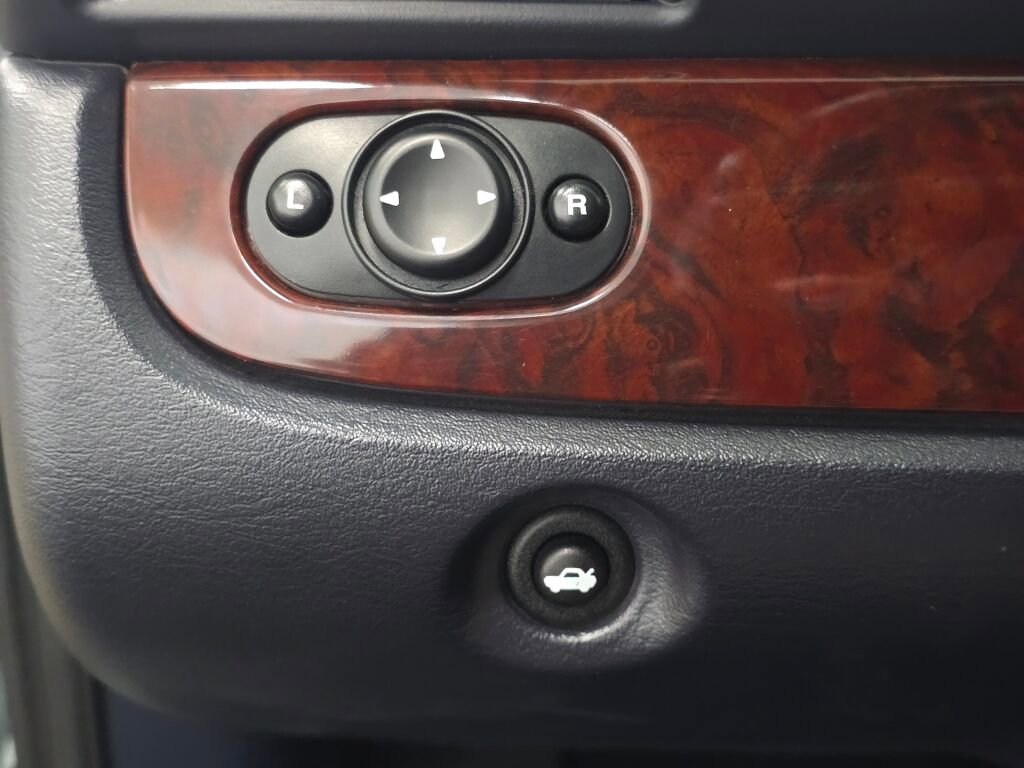 Used 2003 Chrysler Sebring Limited image 97