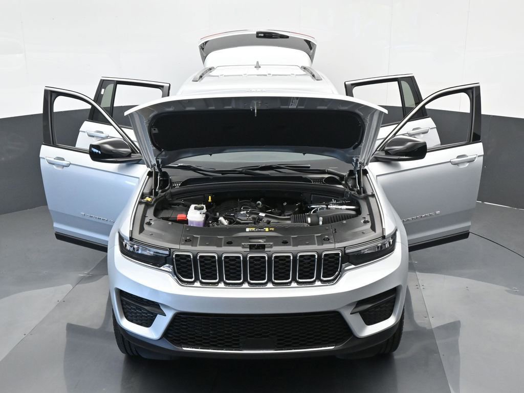 Used 2024 Jeep Grand Cherokee Laredo w/ Trailer Tow Package image 53