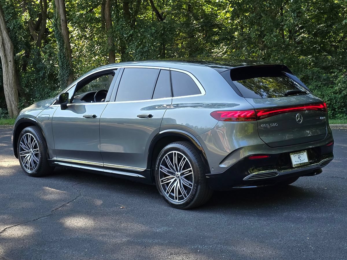 Used 2023 Mercedes-Benz EQS 580 4MATIC SUV image 4