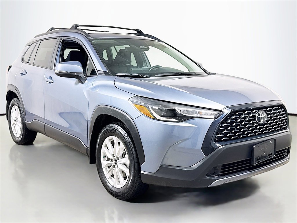 Used 2024 Toyota Corolla Cross LE image 3