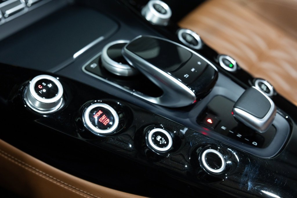 Used 2018 Mercedes-Benz AMG GT Roadster w/ Exclusive Interior Package image 40