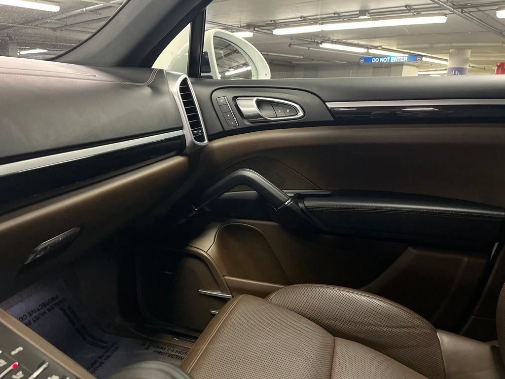 Used 2017 Porsche Cayenne S AWD/4WD image 31