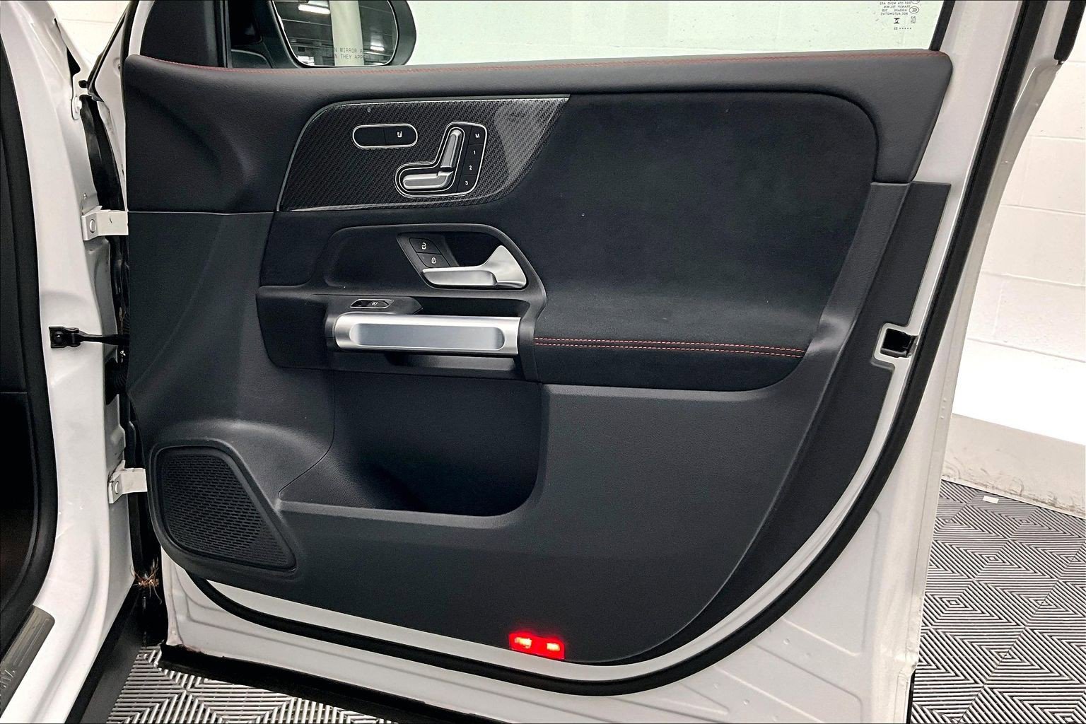 Certified 2023 Mercedes-Benz GLB 250 4MATIC image 25