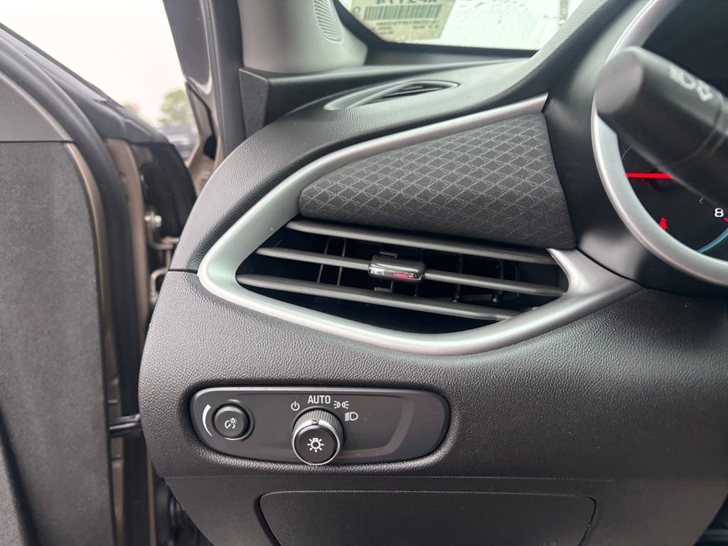 Used 2023 Chevrolet Malibu LT image 23