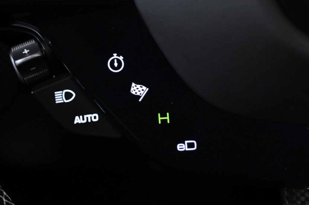 Used 2023 Ferrari SF90 Spider image 27