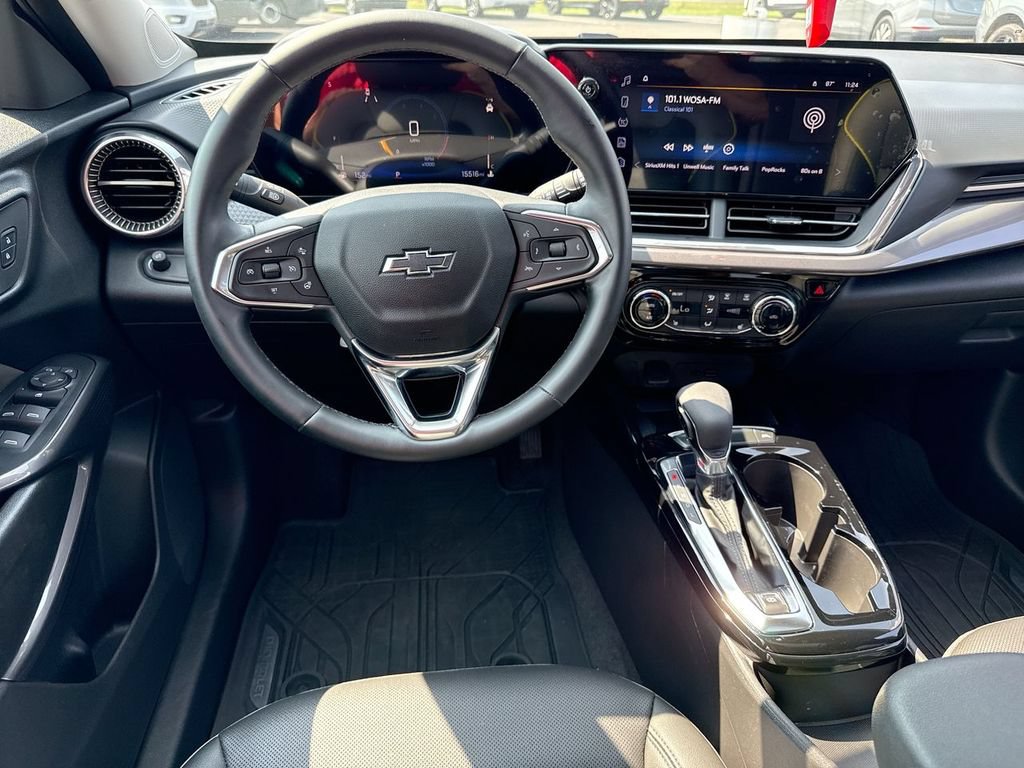 Used 2025 Chevrolet Trax ACTIV w/ Sunroof Package FWD image 14