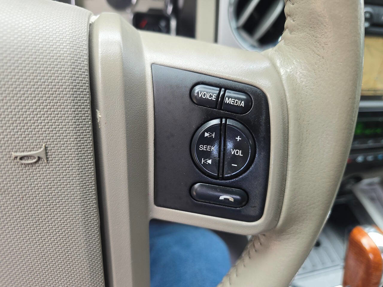 Used 2013 Ford Expedition Limited RWD image 32