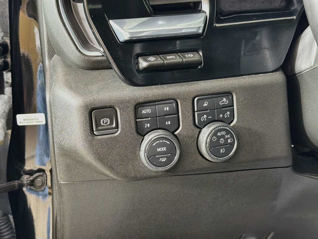 Used 2024 Chevrolet Silverado 1500 High Country w/ Technology Package AWD/4WD image 34