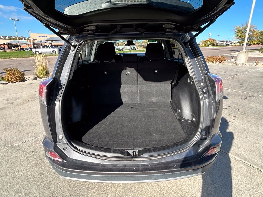 Used 2018 Toyota RAV4 XLE AWD/4WD image 28