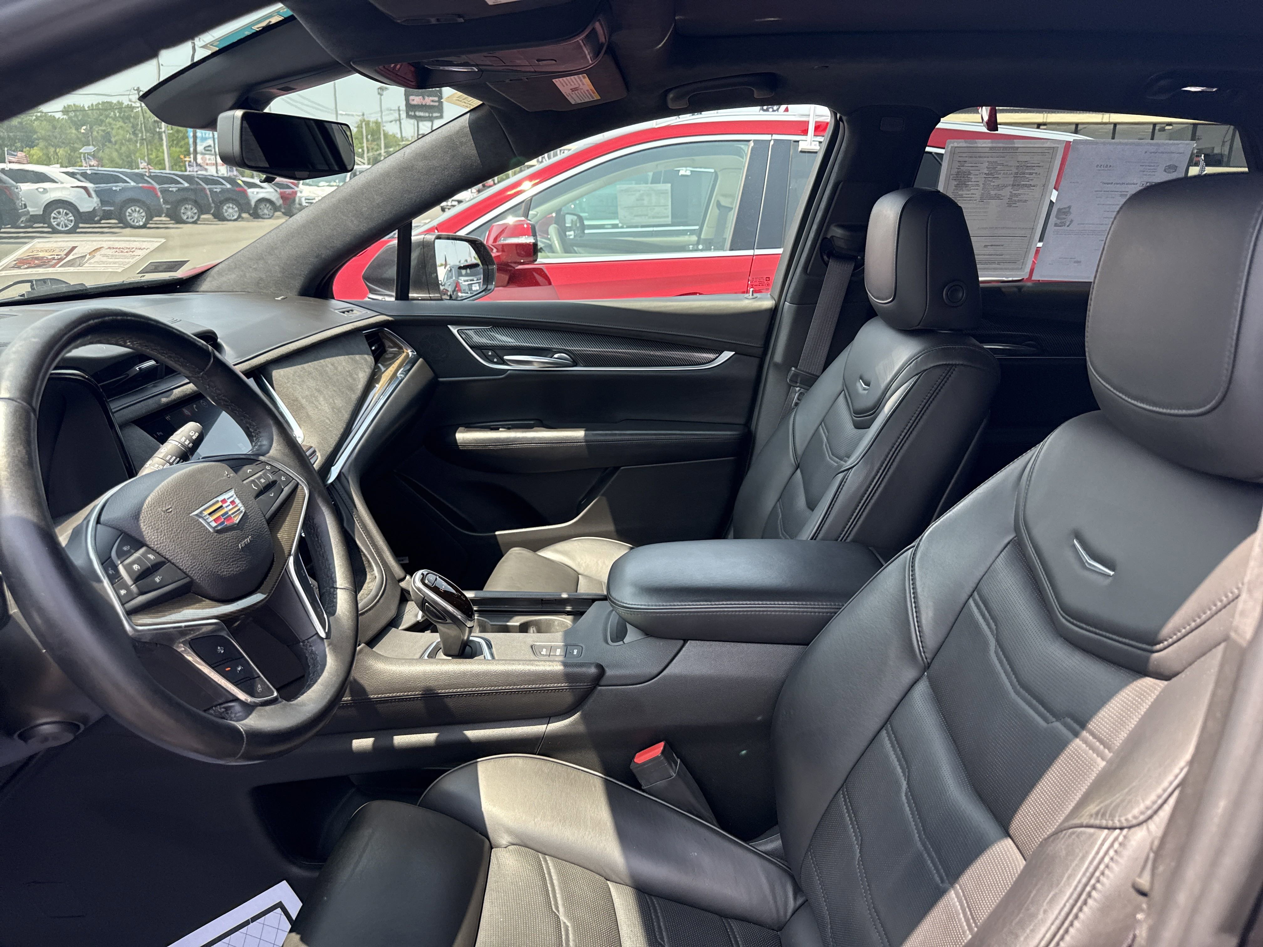 Used 2017 Cadillac XT5 Platinum w/ Driver Assist Package image 10