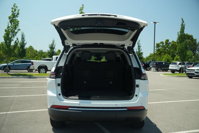 Used 2023 Jeep Grand Cherokee L Limited w/ Luxury Tech Group II AWD/4WD image 18
