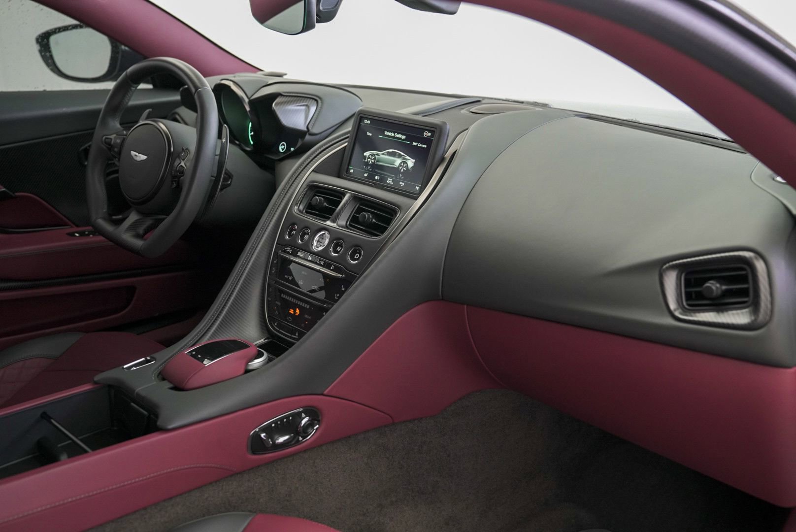 Used 2023 Aston Martin DBS Coupe image 36