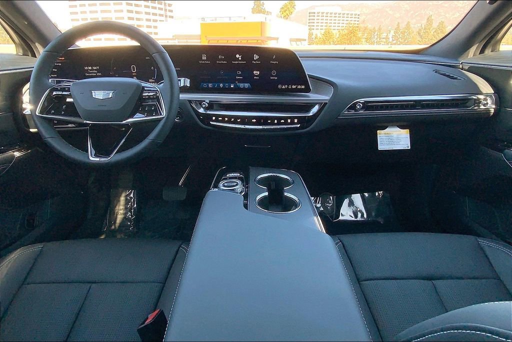 New 2025 Cadillac Lyriq Luxury image 7